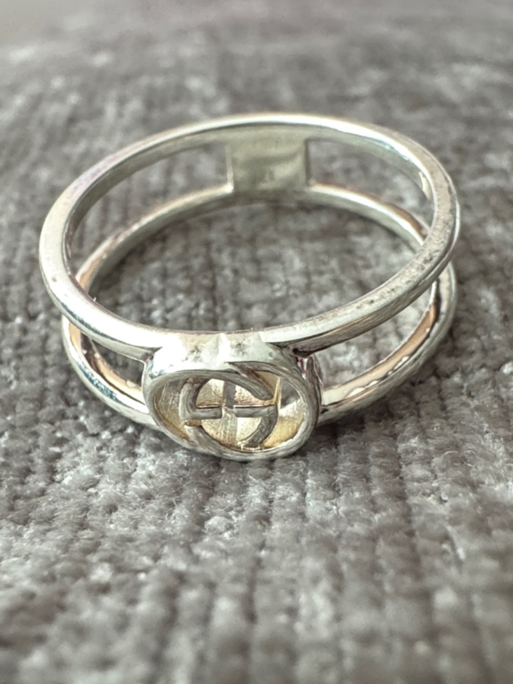 Gucci Silver Double-Band Interlocking Emblem Ring
